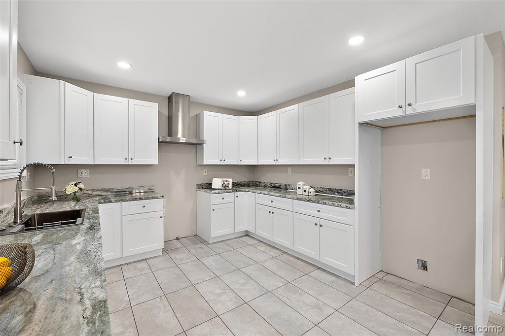 2080 Gladstone Street