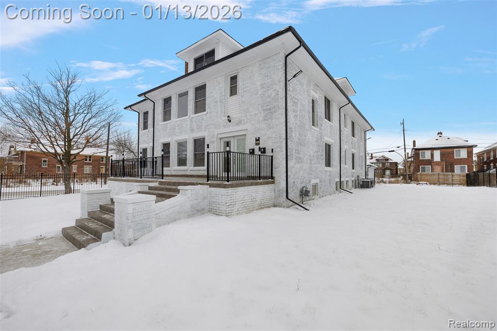 2080 Gladstone Street