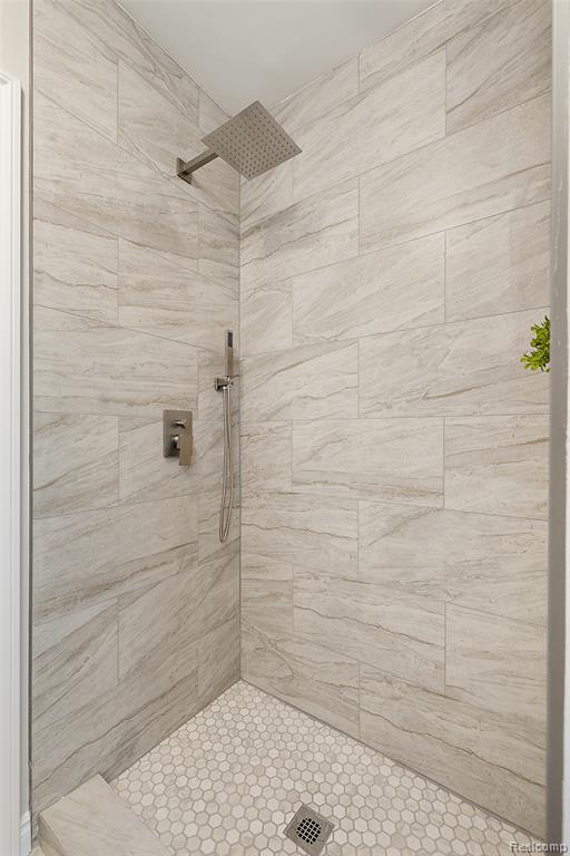 2080 Gladstone Street