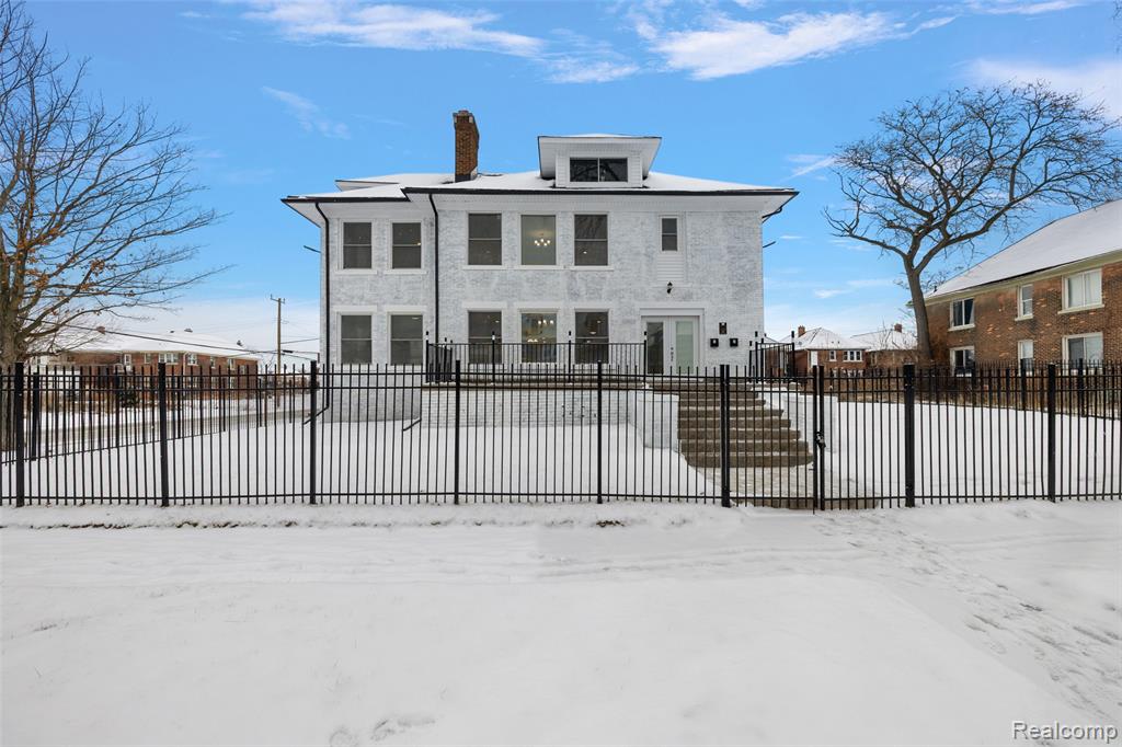 2080 Gladstone Street