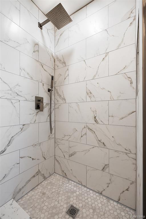 2080 Gladstone Street