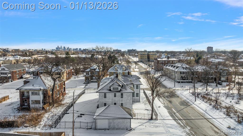 2080 Gladstone Street