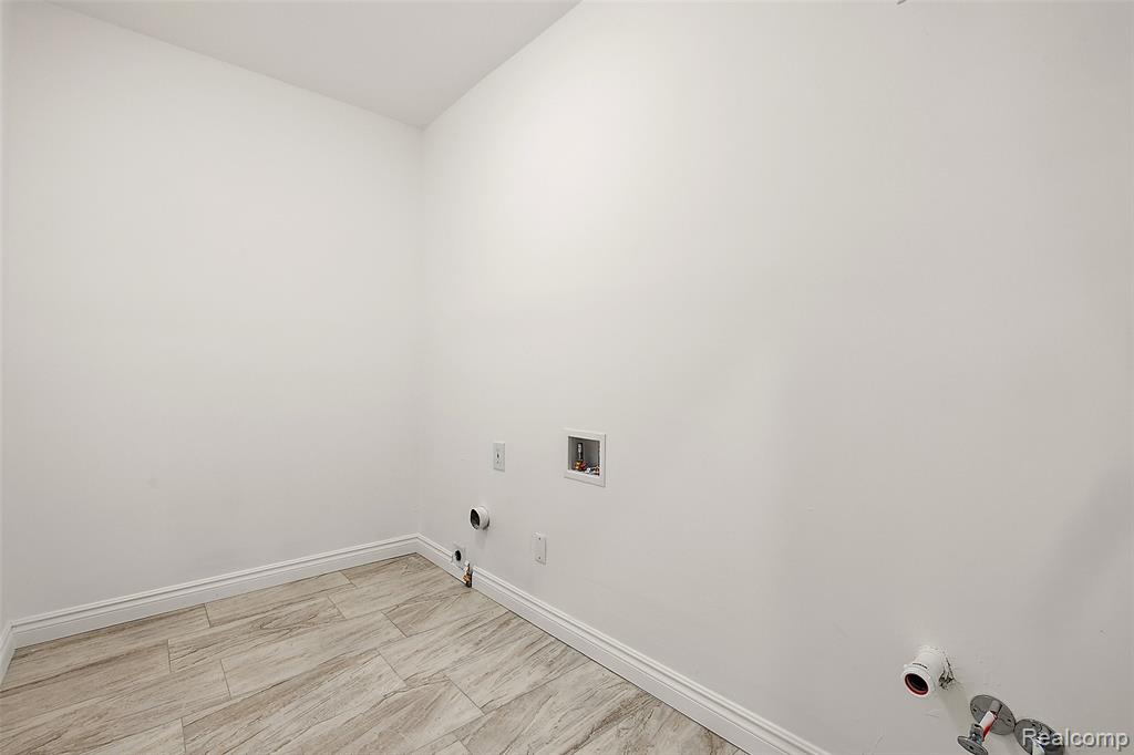 2080 Gladstone Street