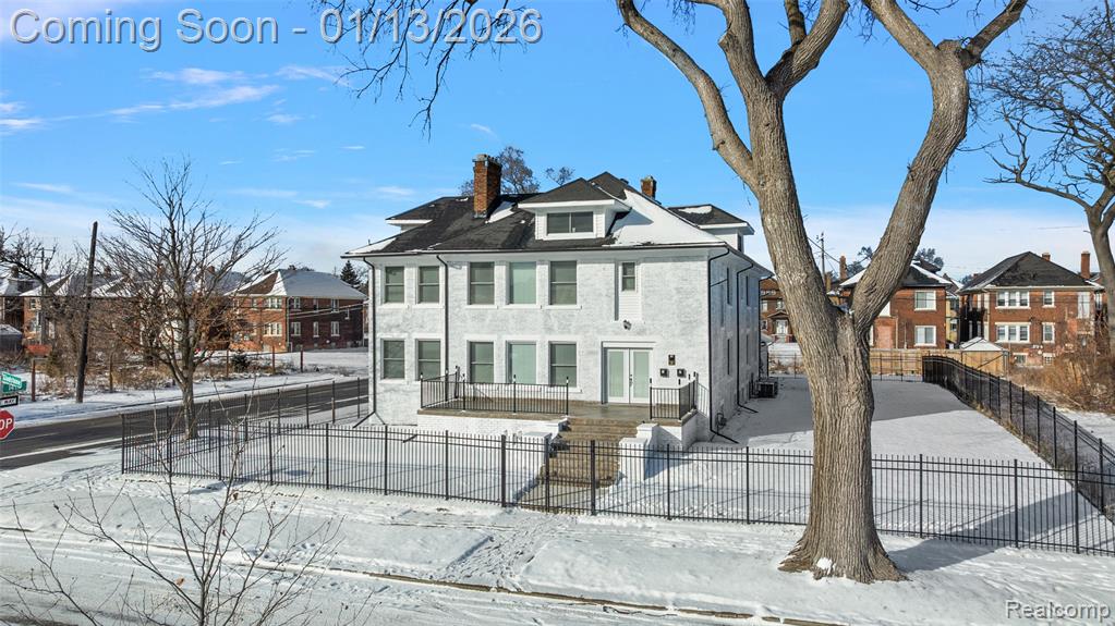 2080 Gladstone Street