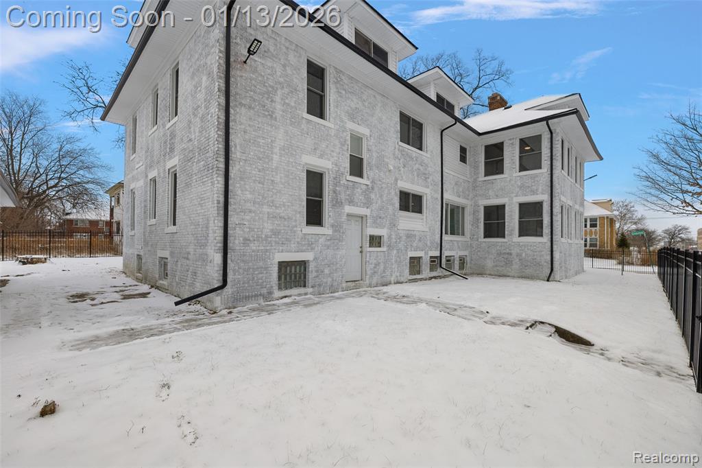 2080 Gladstone Street