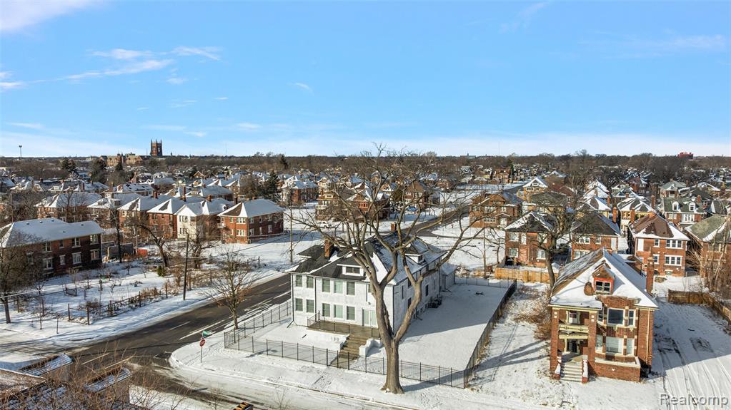 2080 Gladstone Street