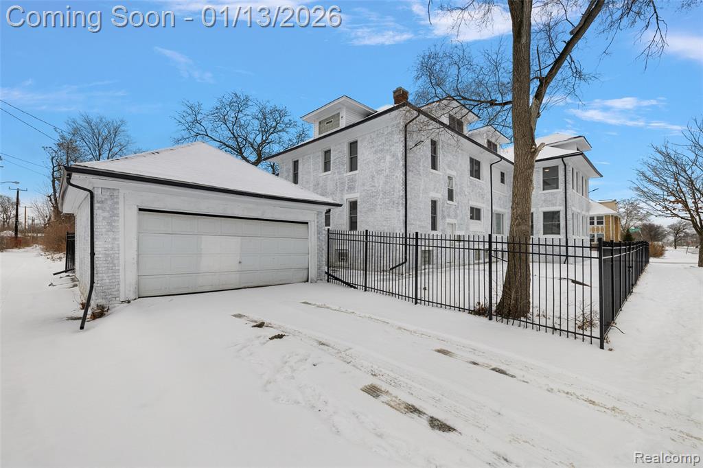 2080 Gladstone Street