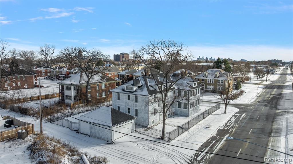 2080 Gladstone Street