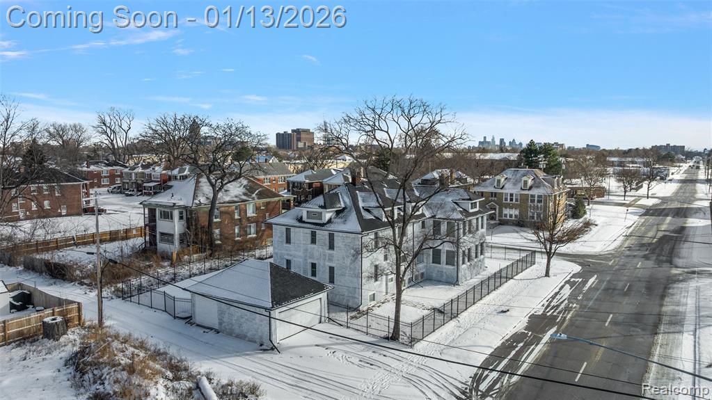 2080 Gladstone Street