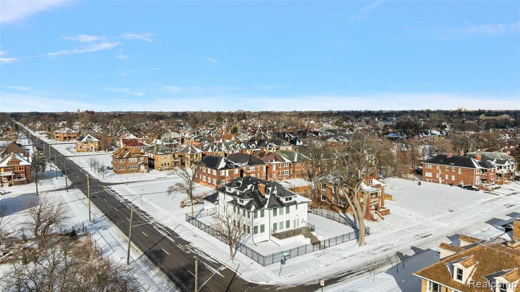 2080 Gladstone Street