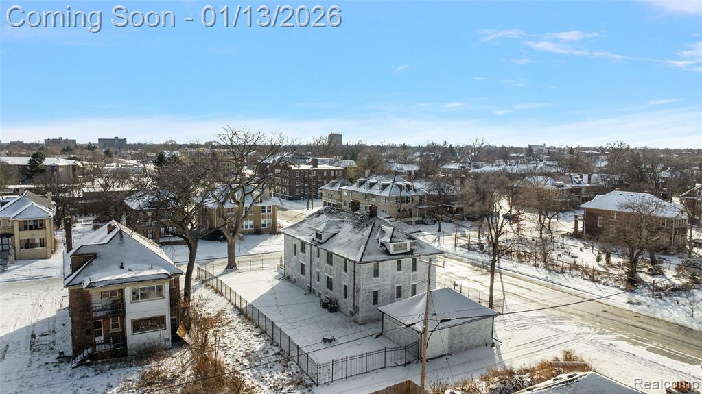 2080 Gladstone Street