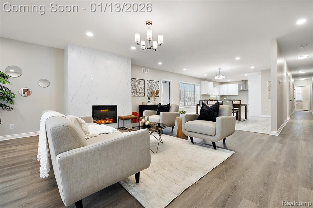 2080 Gladstone Street