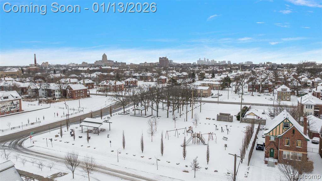 2080 Gladstone Street