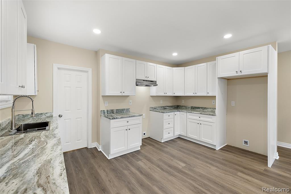 2080 Gladstone Street