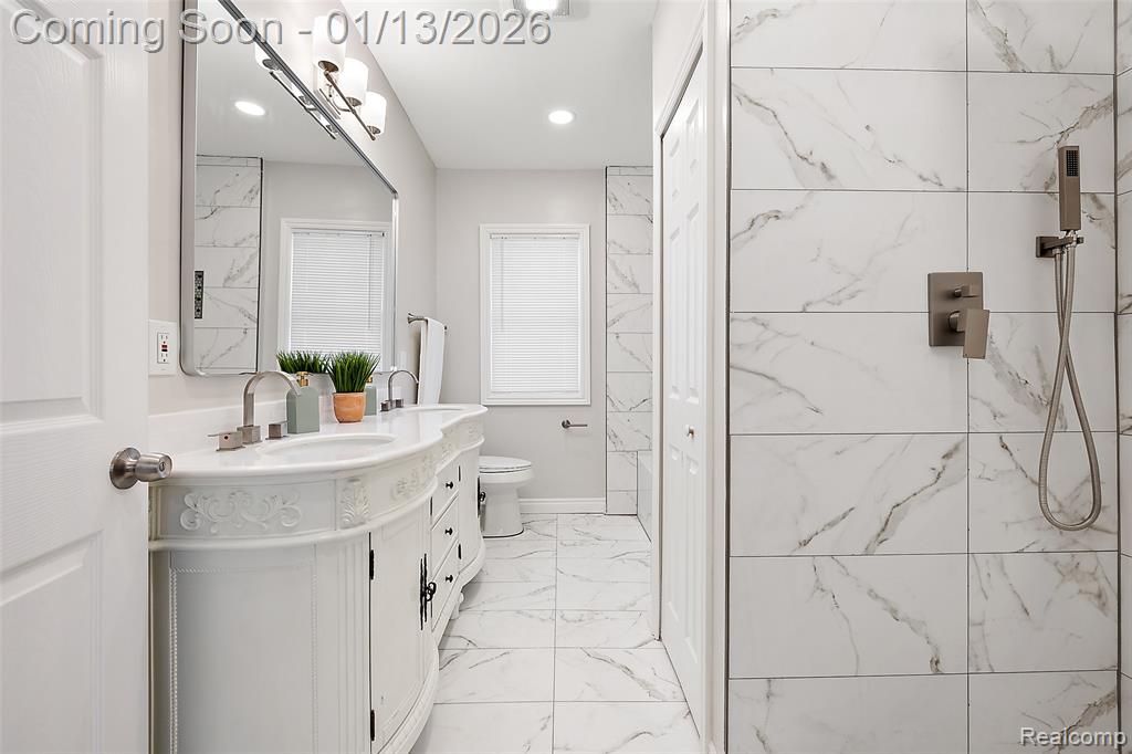 2080 Gladstone Street