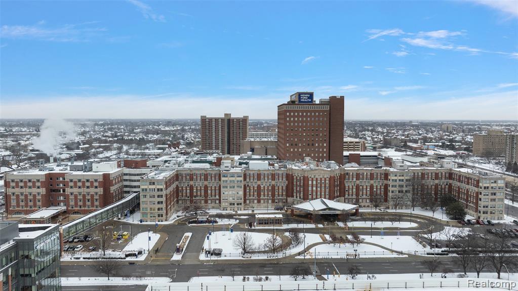 2080 Gladstone Street