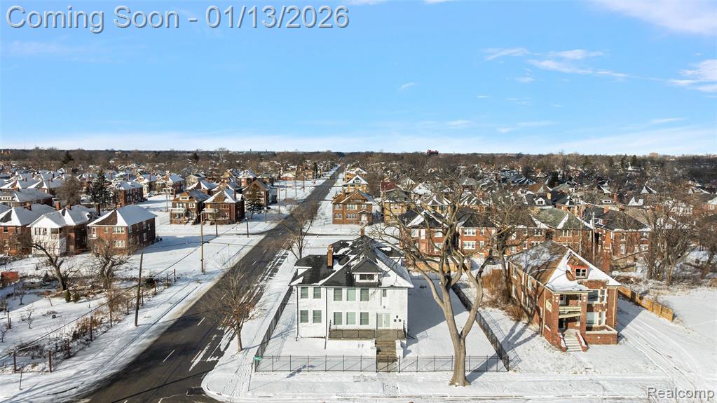 2080 Gladstone Street