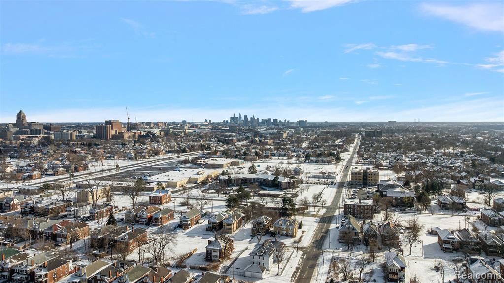 2080 Gladstone Street