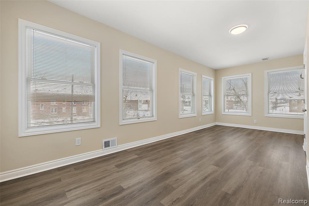 2080 Gladstone Street