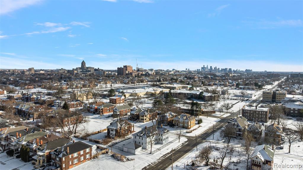 2080 Gladstone Street