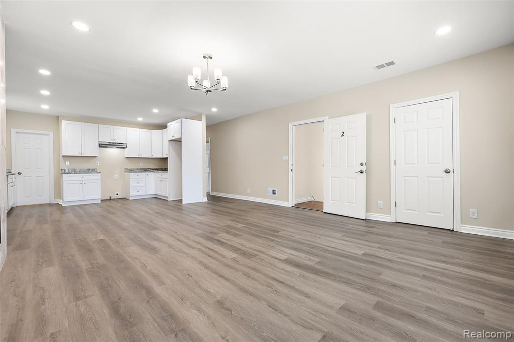 2080 Gladstone Street