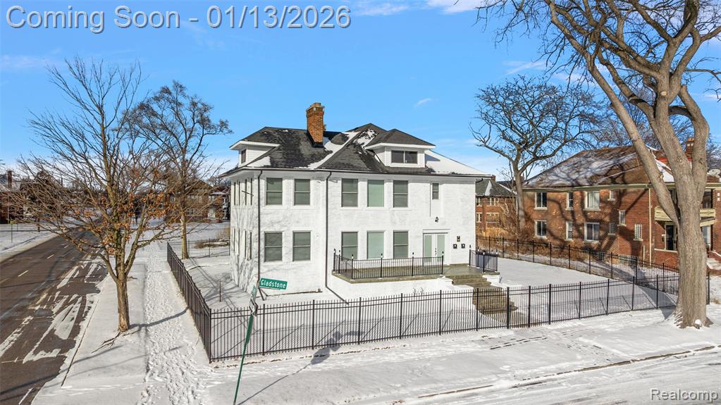 2080 Gladstone Street