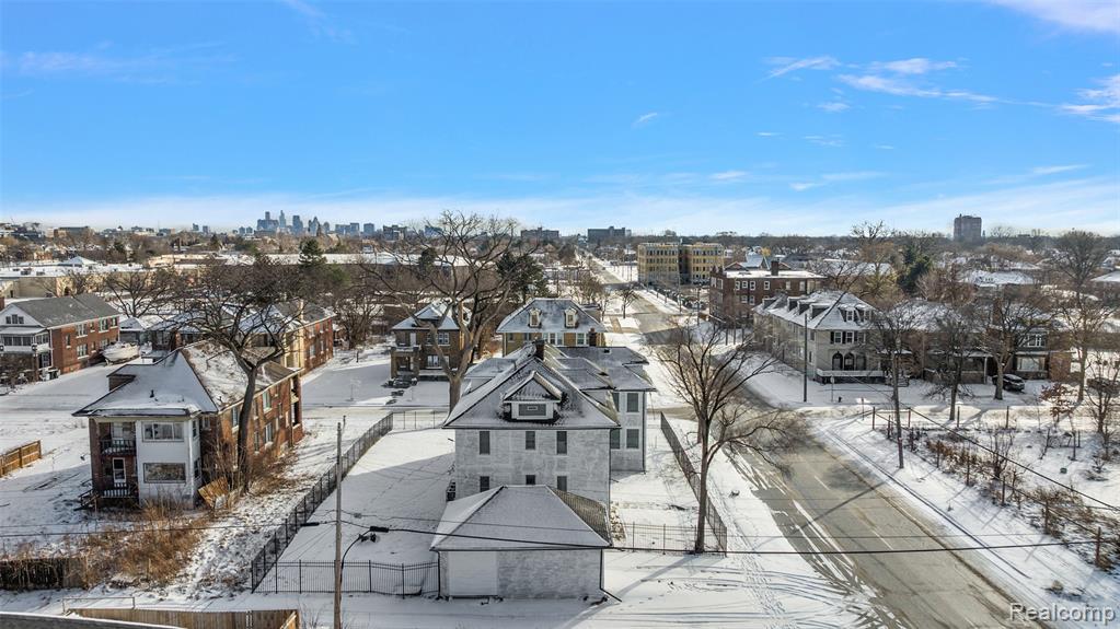 2080 Gladstone Street