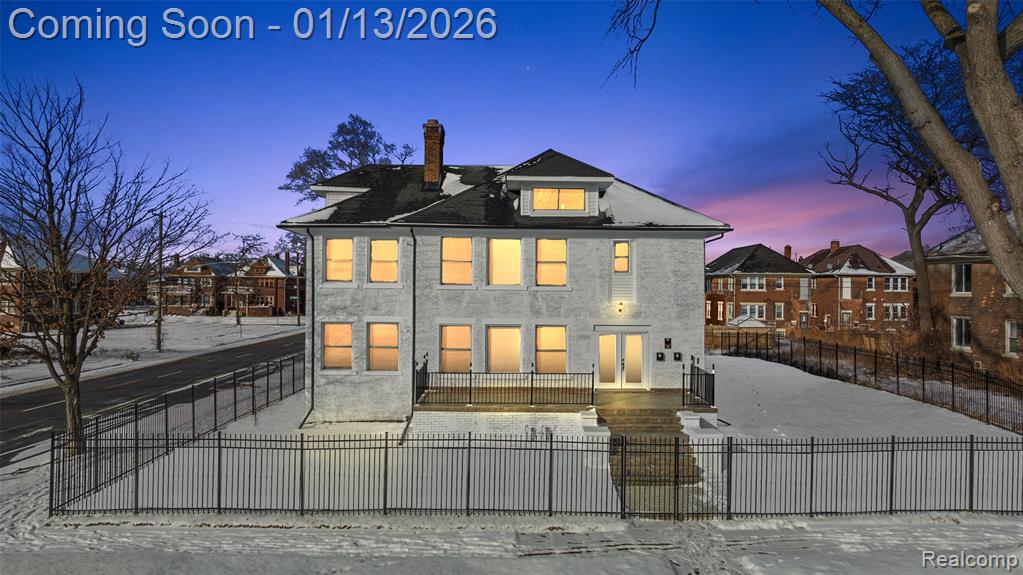 2080 Gladstone Street