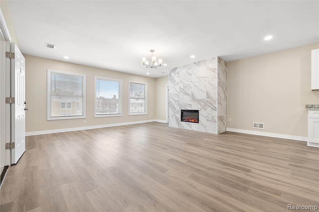 2080 Gladstone Street