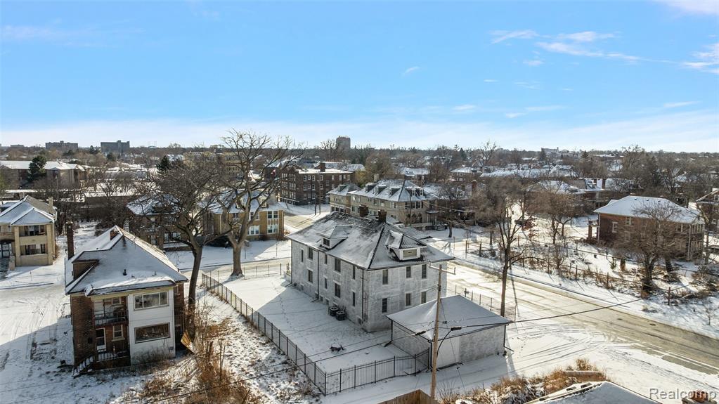 2080 Gladstone Street