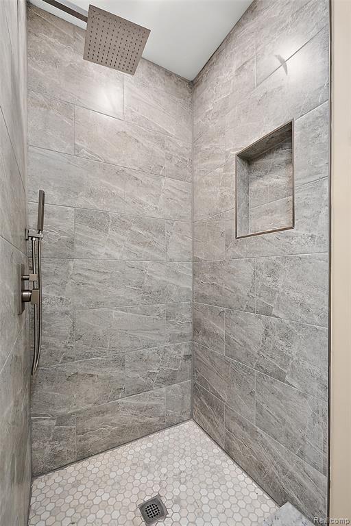 2080 Gladstone Street