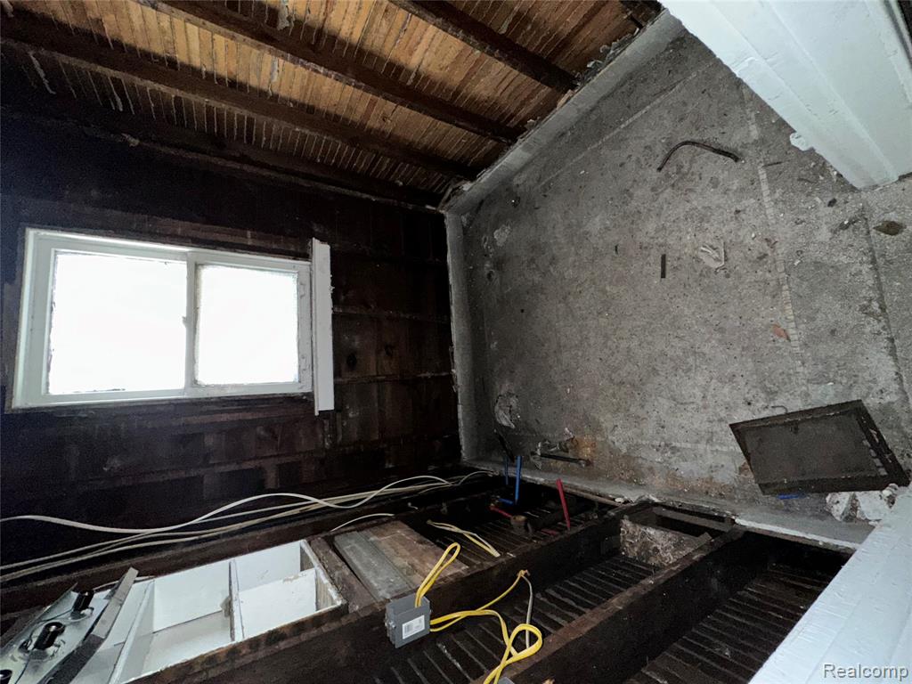 713 Kitchener Street