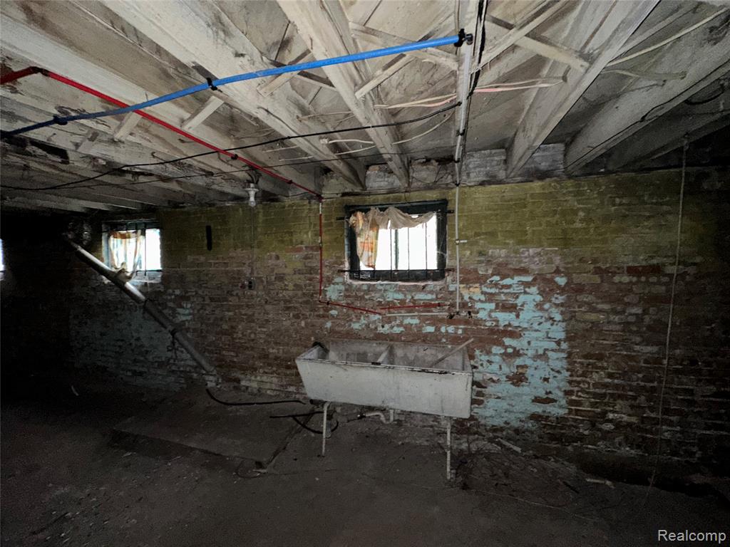 713 Kitchener Street