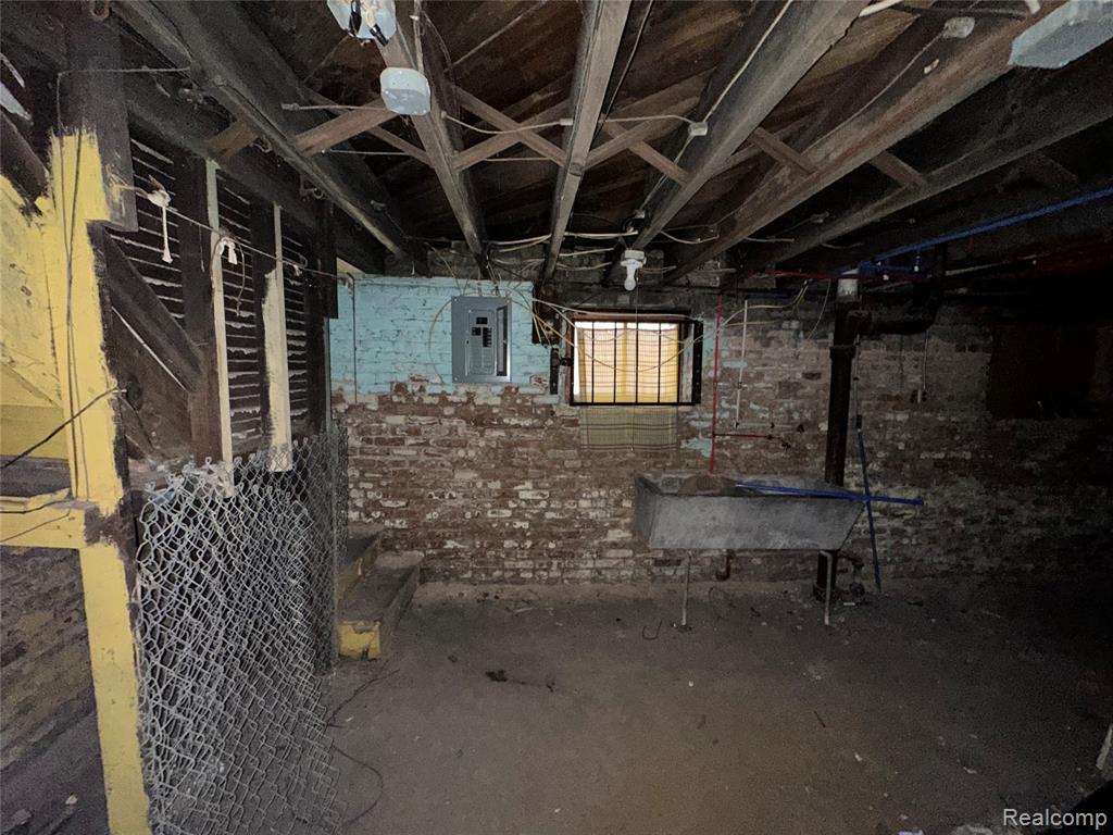 713 Kitchener Street