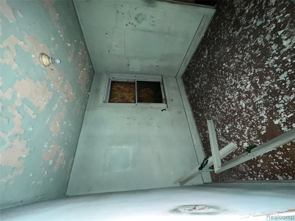 713 Kitchener Street