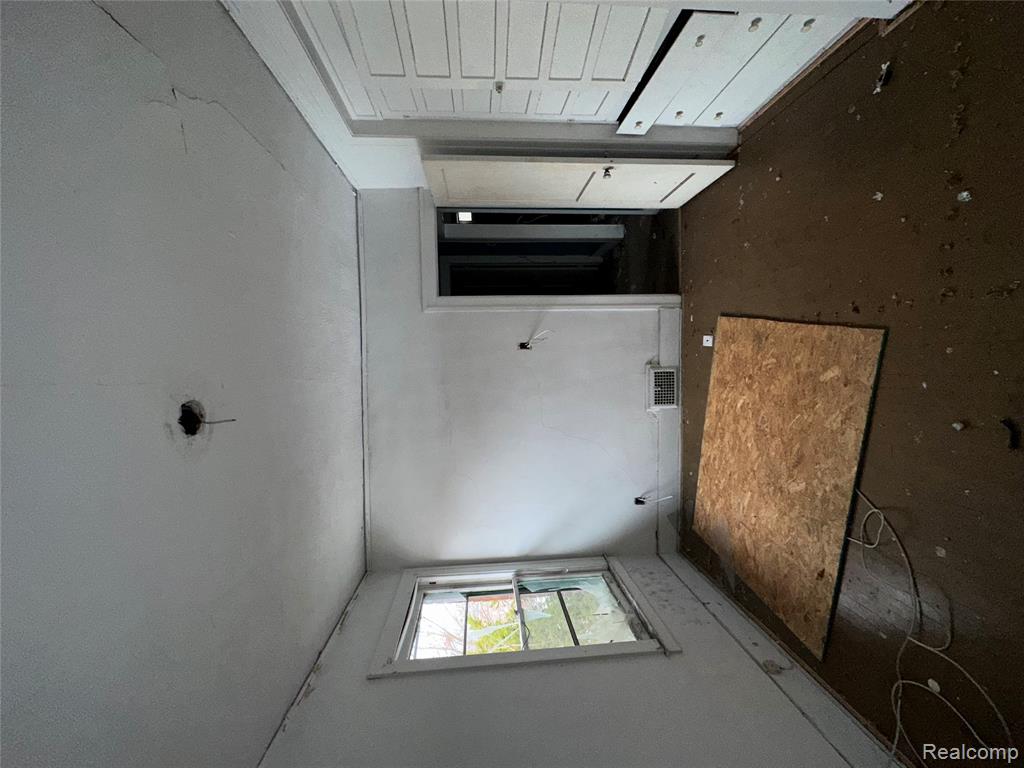 713 Kitchener Street