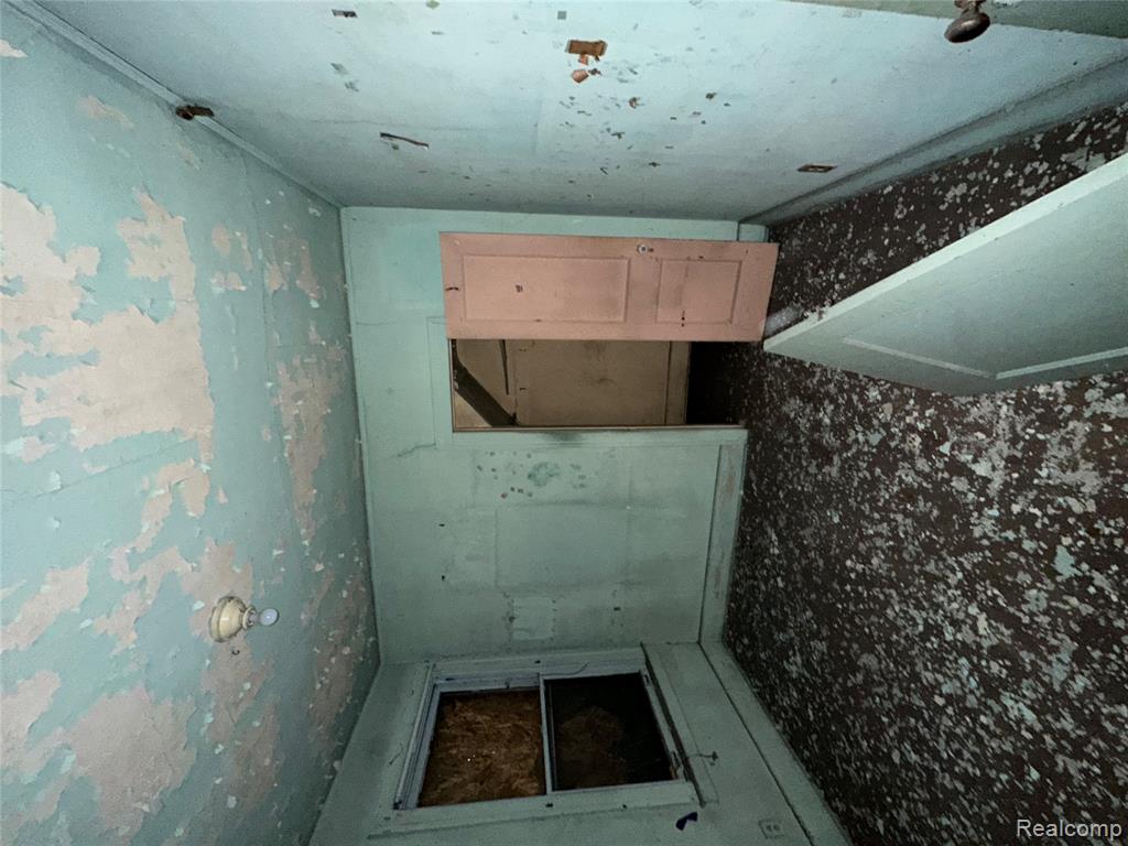 713 Kitchener Street