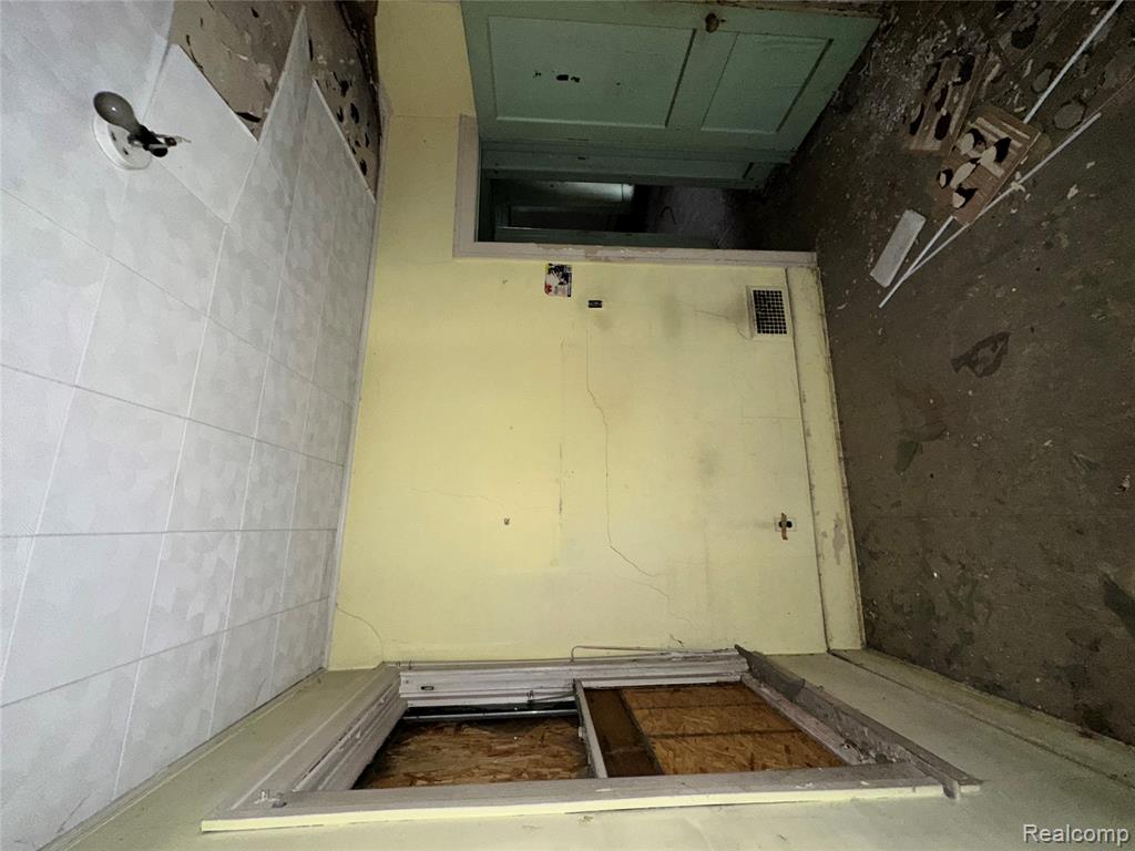 713 Kitchener Street