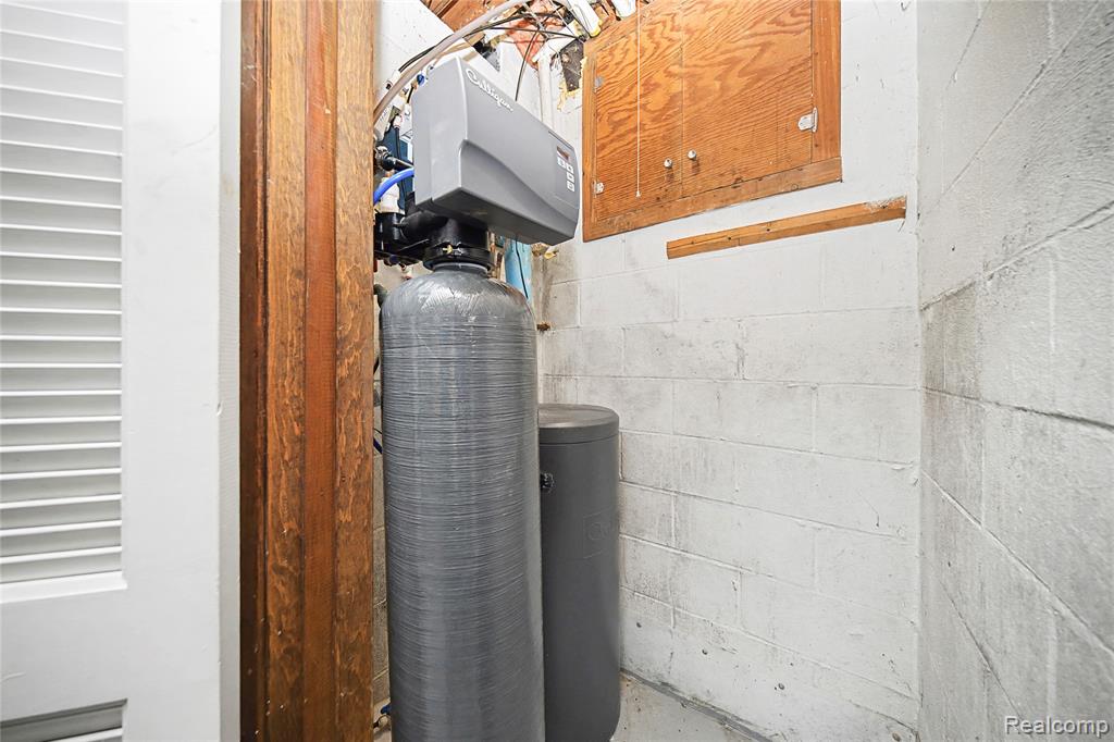 6380 Wellesley Terrace