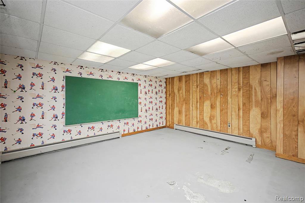 6380 Wellesley Terrace