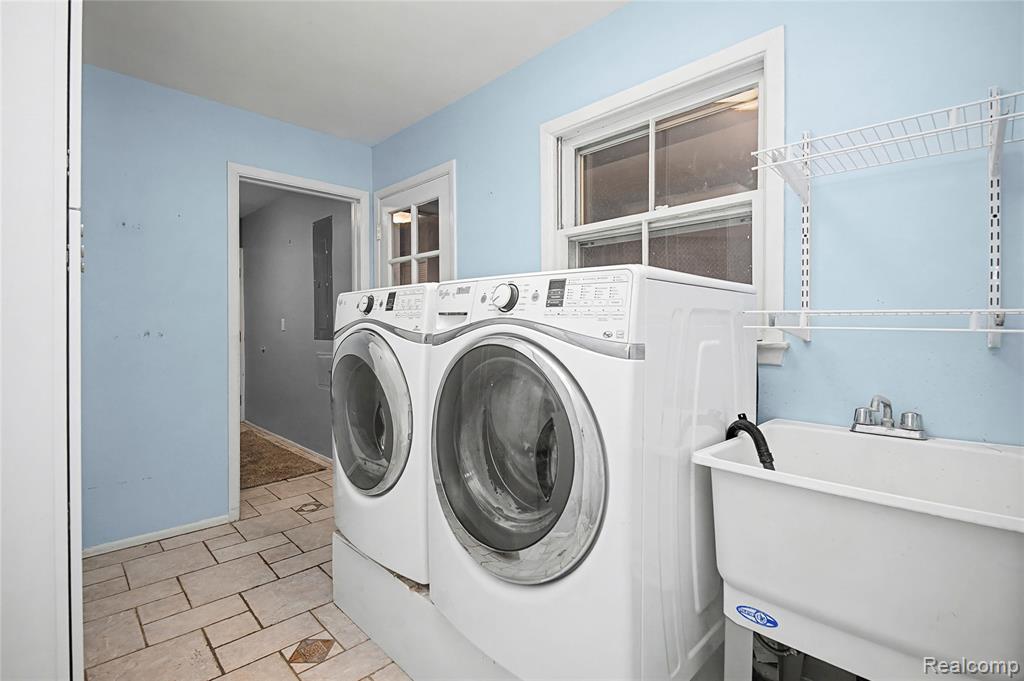 6380 Wellesley Terrace