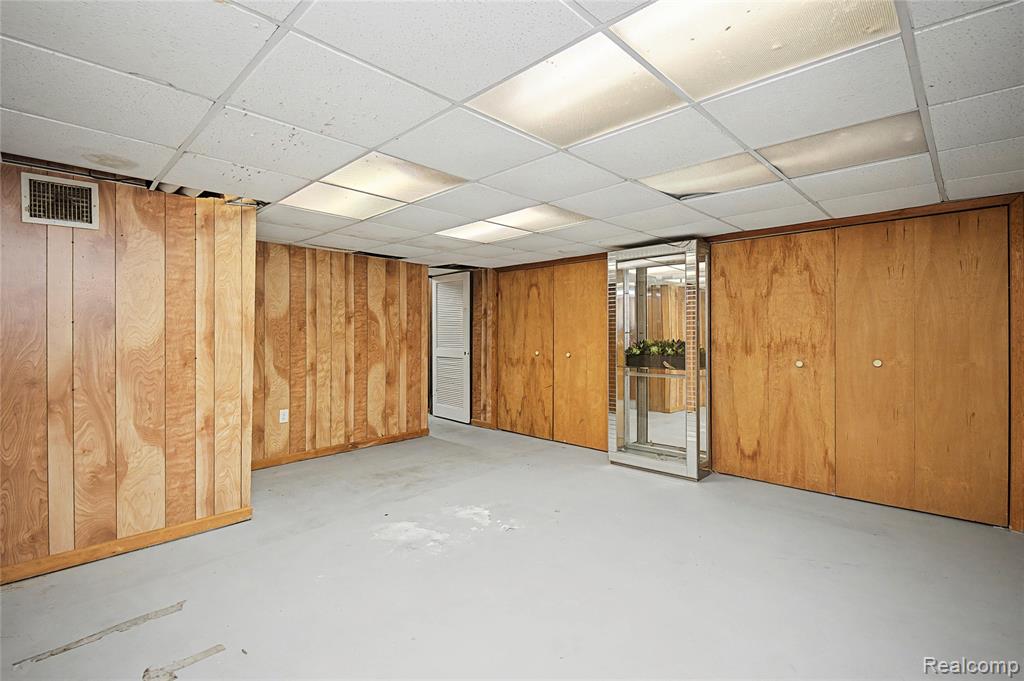 6380 Wellesley Terrace