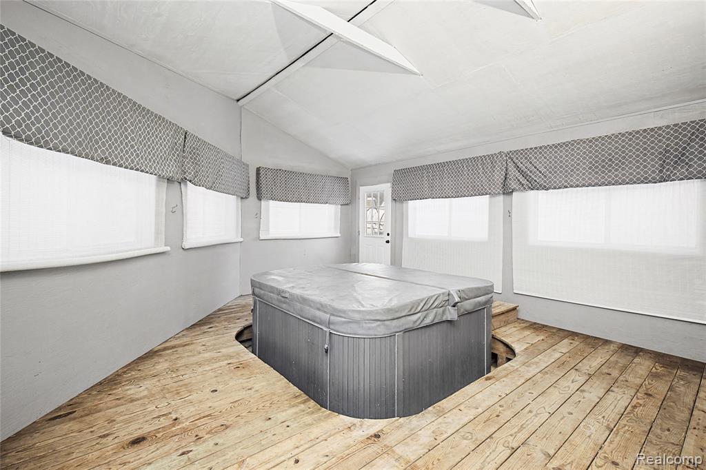 6380 Wellesley Terrace