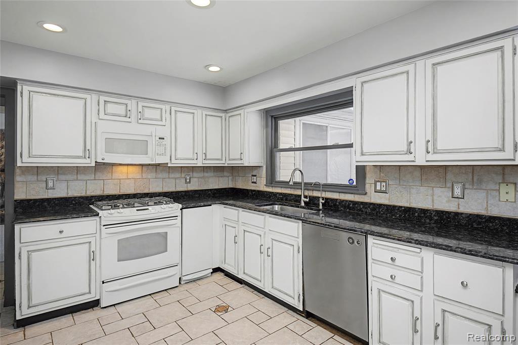 6380 Wellesley Terrace