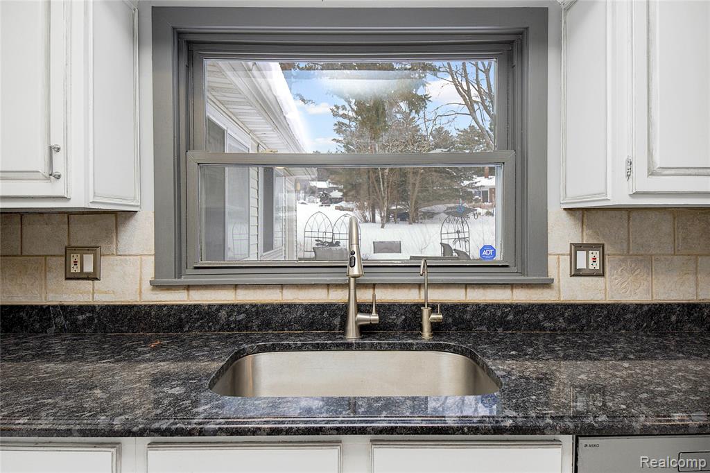 6380 Wellesley Terrace