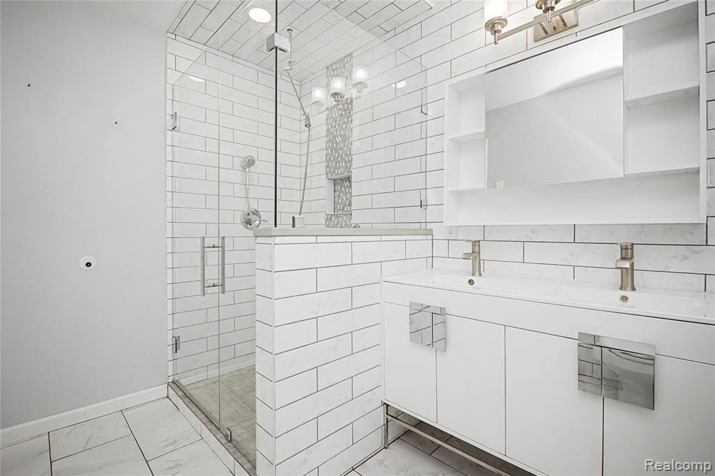 6380 Wellesley Terrace