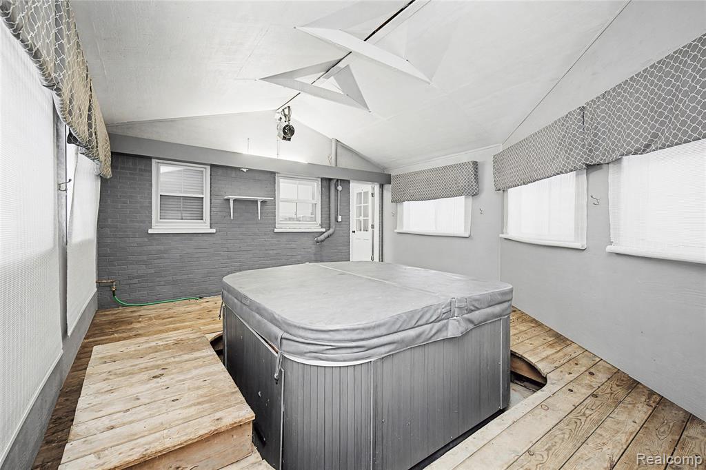 6380 Wellesley Terrace