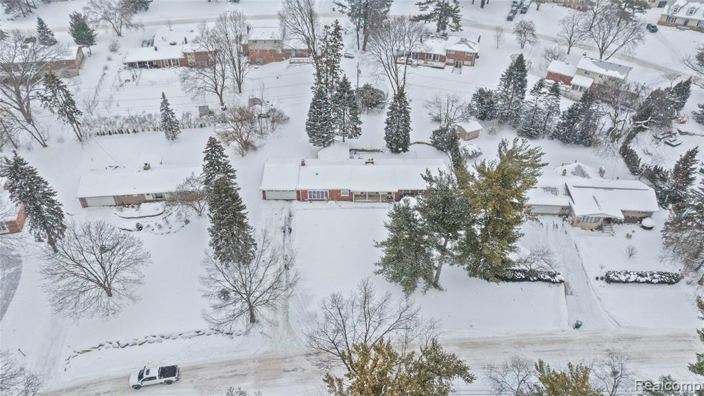 6380 Wellesley Terrace