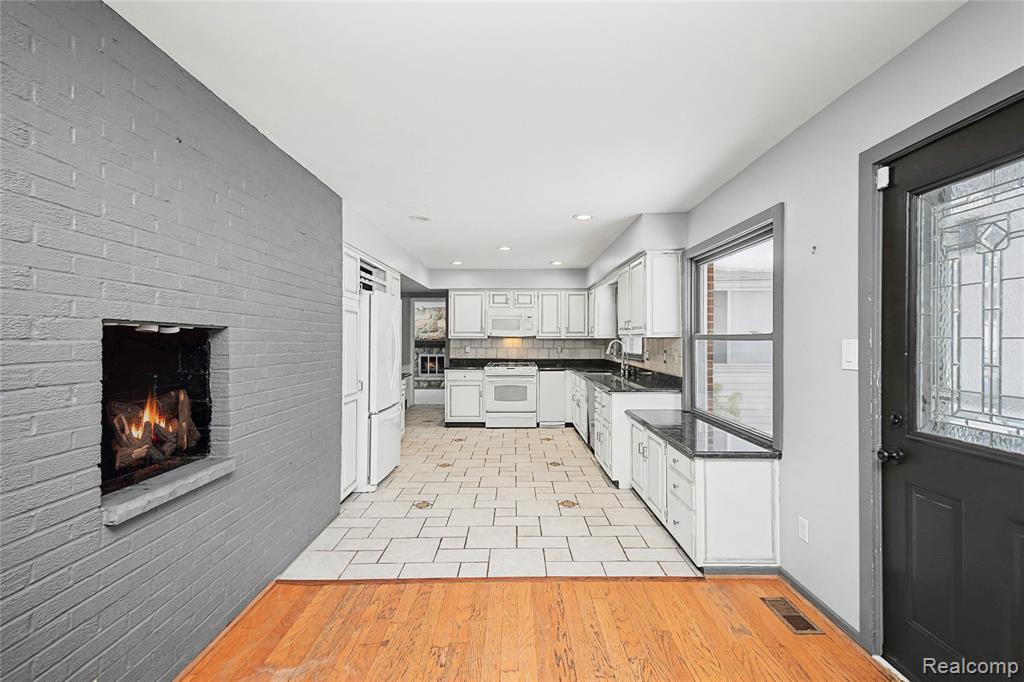 6380 Wellesley Terrace