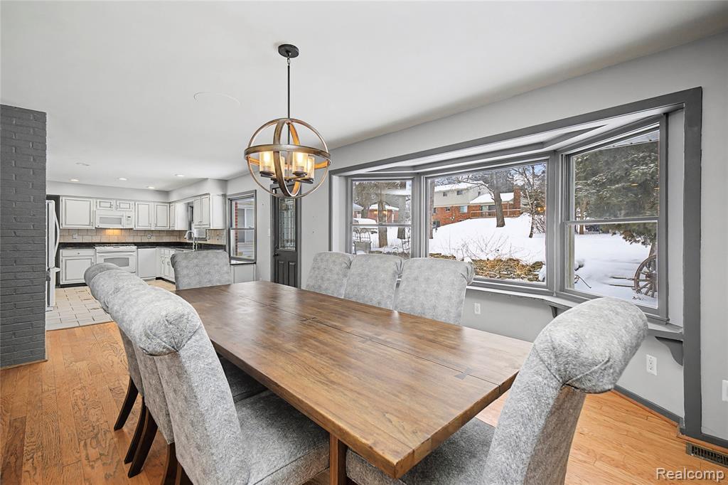 6380 Wellesley Terrace